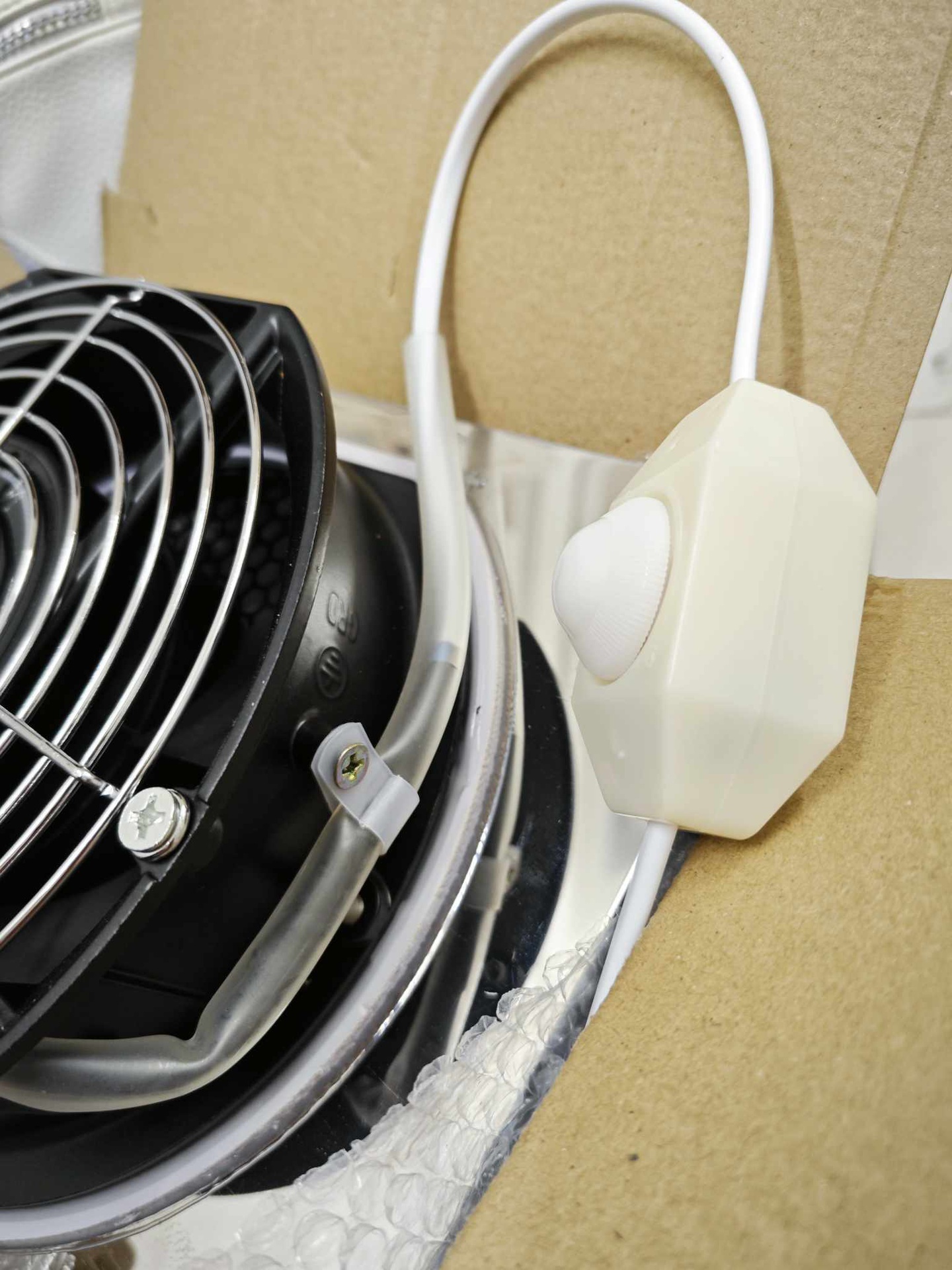 Asztalba beépíthető porelszívó 80W - ezüst