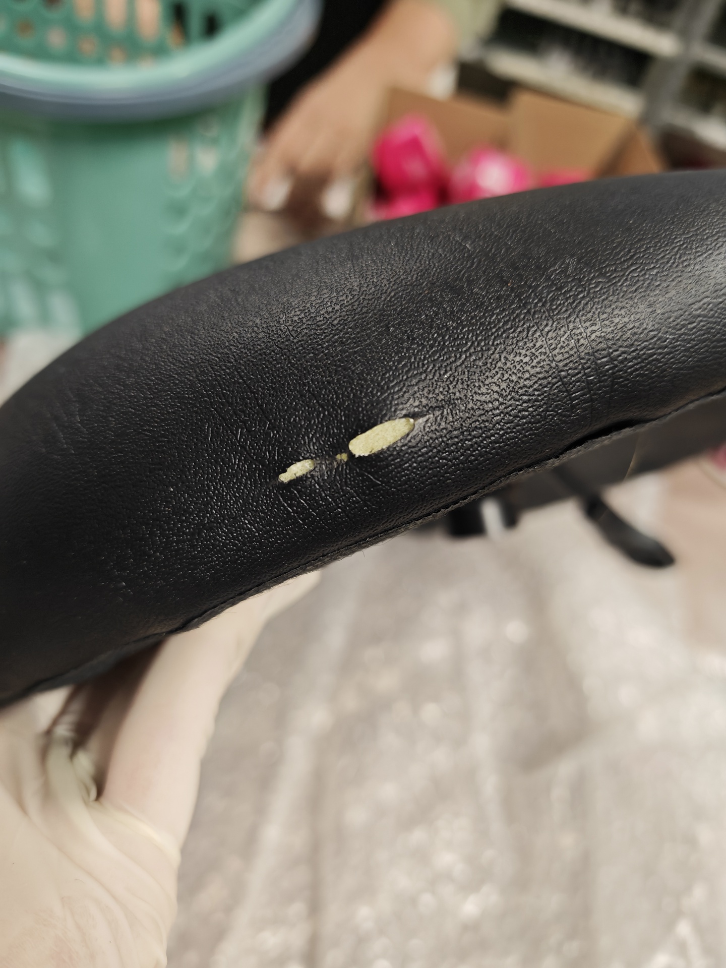 Esztétikai hibás #2 Kozmetikai háttámlás nyeregszék 6001 - fekete (képek a további fotóknál)